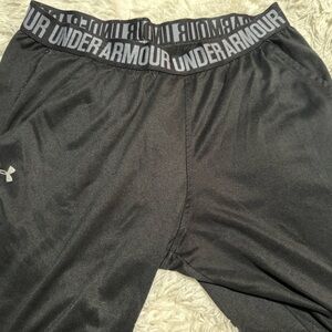 Under armor black athletic pants used with pockets medium